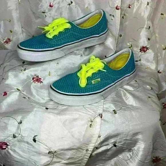 Vans Era low-top‎ dot print sneakers 
Teal & yellow women’s 6.5 skate shoes - Picture 1 of 3